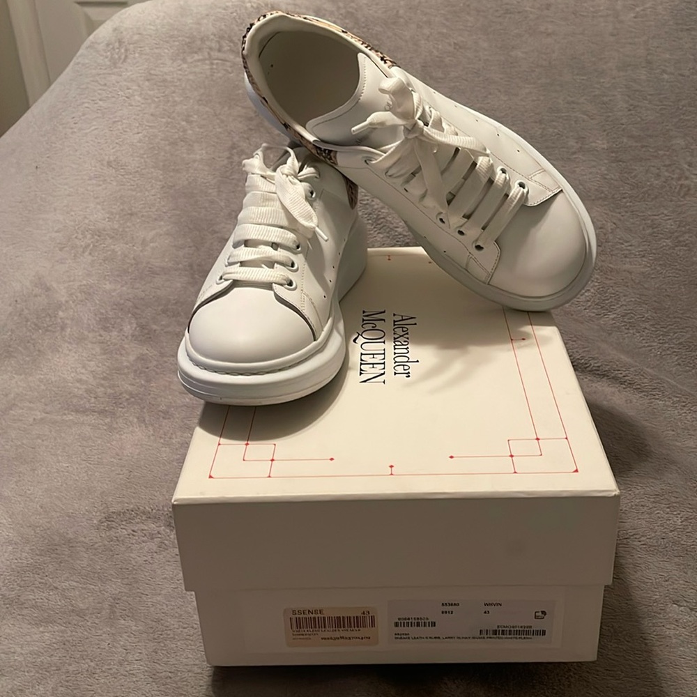 Alexander McQueen Slinky Snake printed White/ Flesh Sneaker